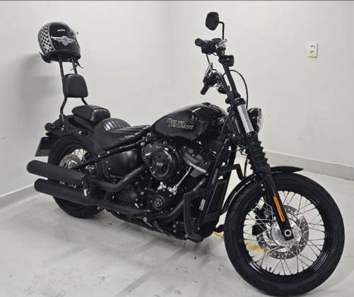 HARLEY-DAVIDSON SOFTAIL STREET BOB 
